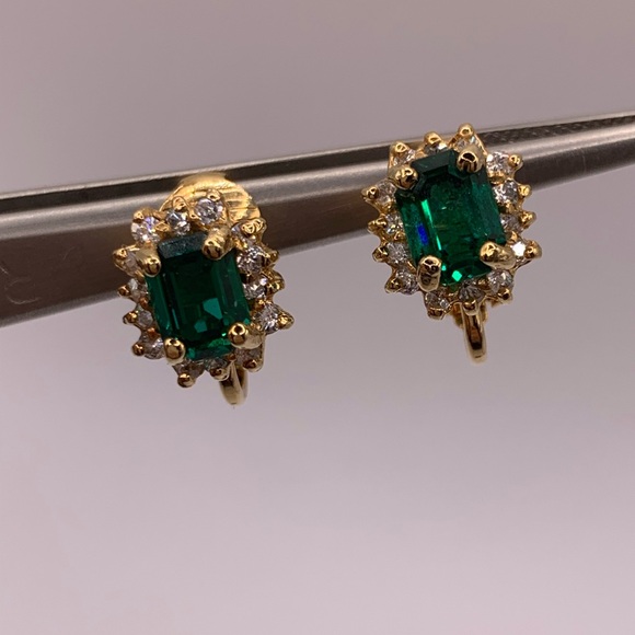 Jewelry - Vintage gold tone faux emerald clip on earrings